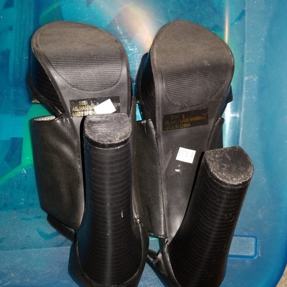 Sandals - Picture 4 of 4